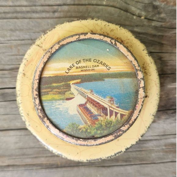 VINTAGE Tin Sewing Kit Souvenir OZARKS Travel orig threads, aged patina, - Picture 6 of 8